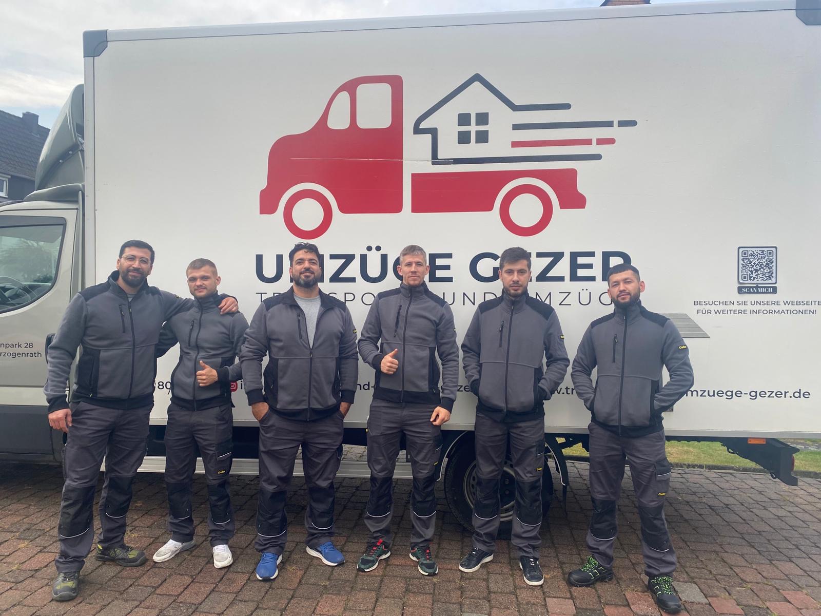 Das Gezer Umzugsteam vor dem LKW
